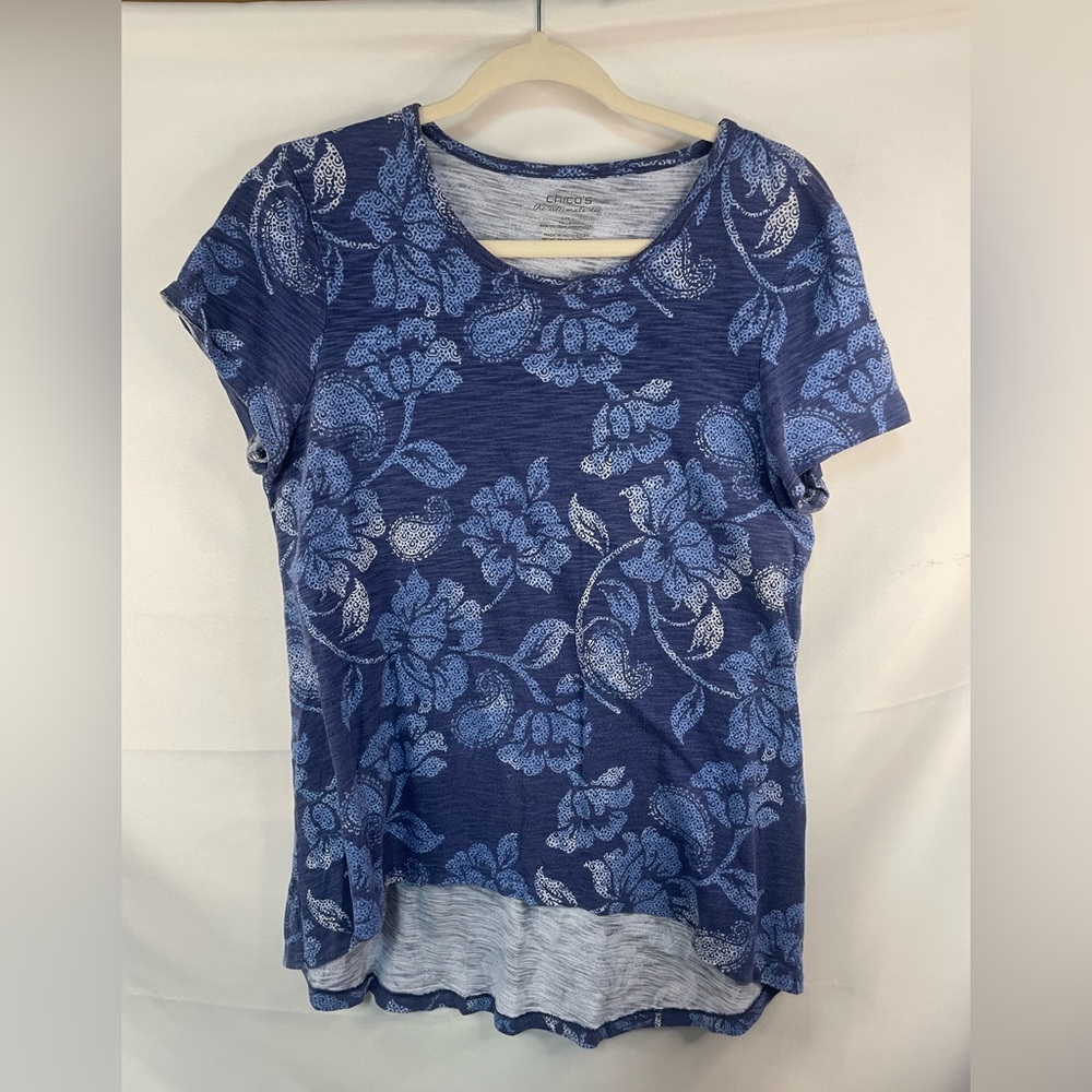 Chicos ultimate tee high low tshirt in a blue floral print. Size Medium